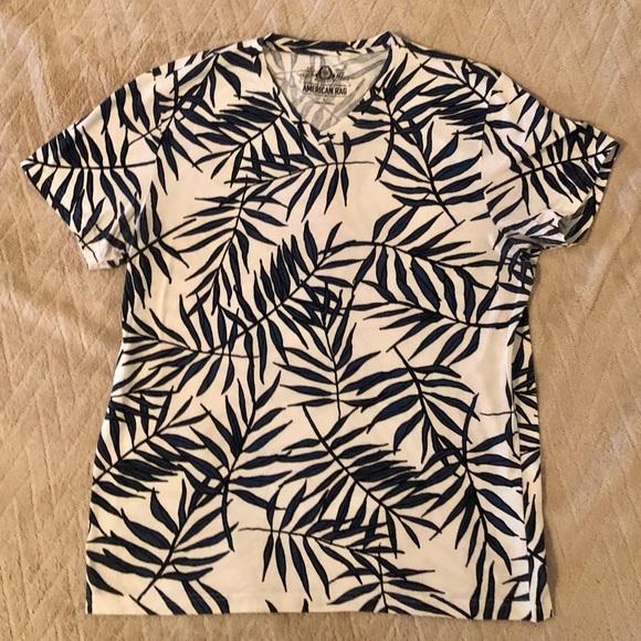 American Rag Men’s Hawaiian style V-neck t-shirt in Large - Picture 2 of 6